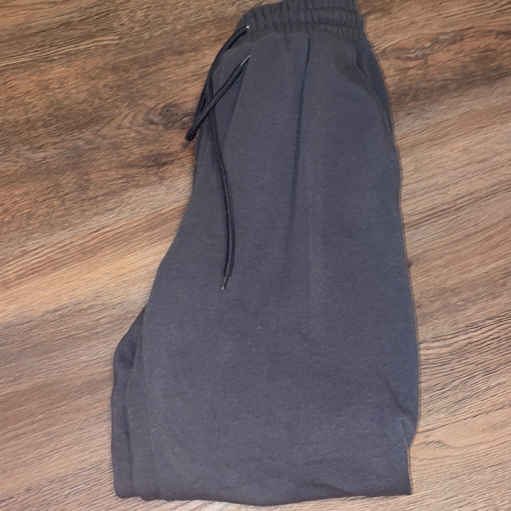 grey sweatpants